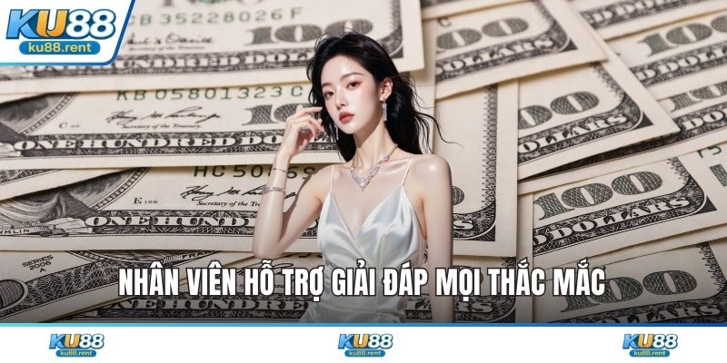 Nhân viên hỗ trợ giải đáp mọi thắc mắc 